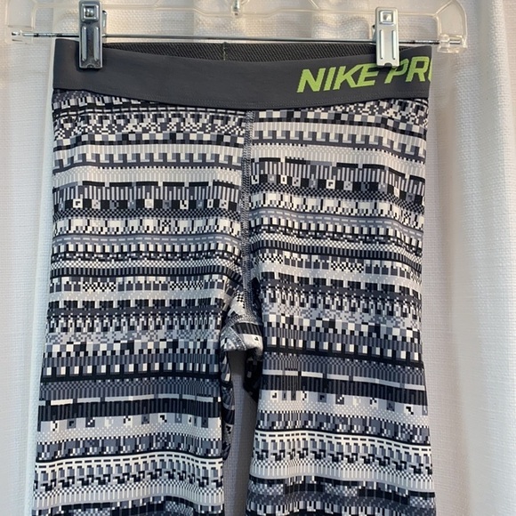 Women’s Nike Pro Dri-Fit Compression Polyester & Spandex Leggings XS - Picture 2 of 5